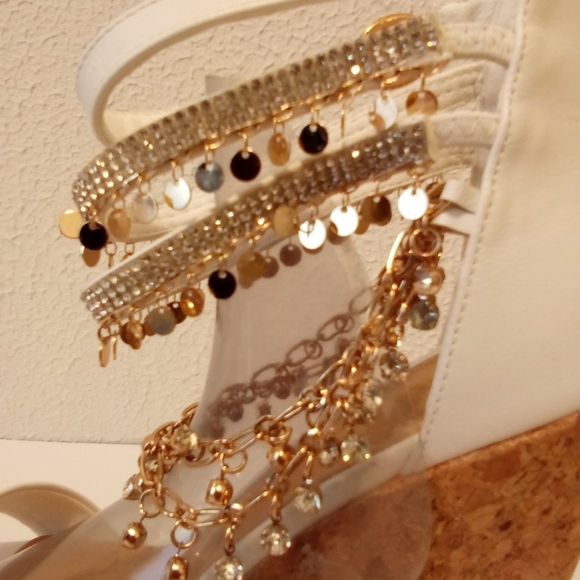 Shoe dazzle White Faux Leather Rhinestone Ankle 5 I/2" Wedge Heels sz 9 - Picture 11 of 14